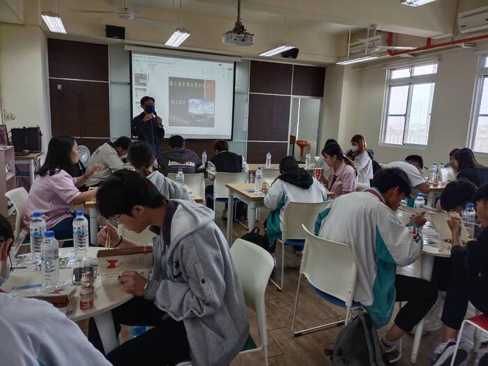 辦理112年教育部高教深耕，提升高教公共性-完善弱勢協助機制，有效促進社會流動計畫」_3/21(二)玉里高中參加本科宣導及教學展示活動圖片